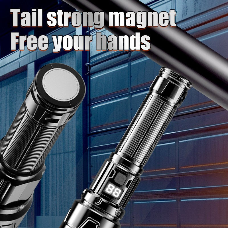 Lanternă Vivimall P50 cu zoom telescopic, afișaj digital și ieșire magnetică Model 117 - vivimall.ro