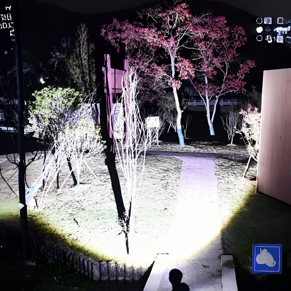 Lanternă Vivimall P50 cu zoom telescopic, afișaj digital și ieșire magnetică Model 117 - vivimall.ro