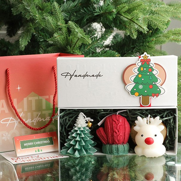 Lumanari Parfumate de Craciun, Flippy, GIFT BOX din 3 Lumanari din Ceara de Soia, Model A Brad, Manusa, Ren, 22.5 x 9.5 x 9 cm, Multicolor - vivimall.ro