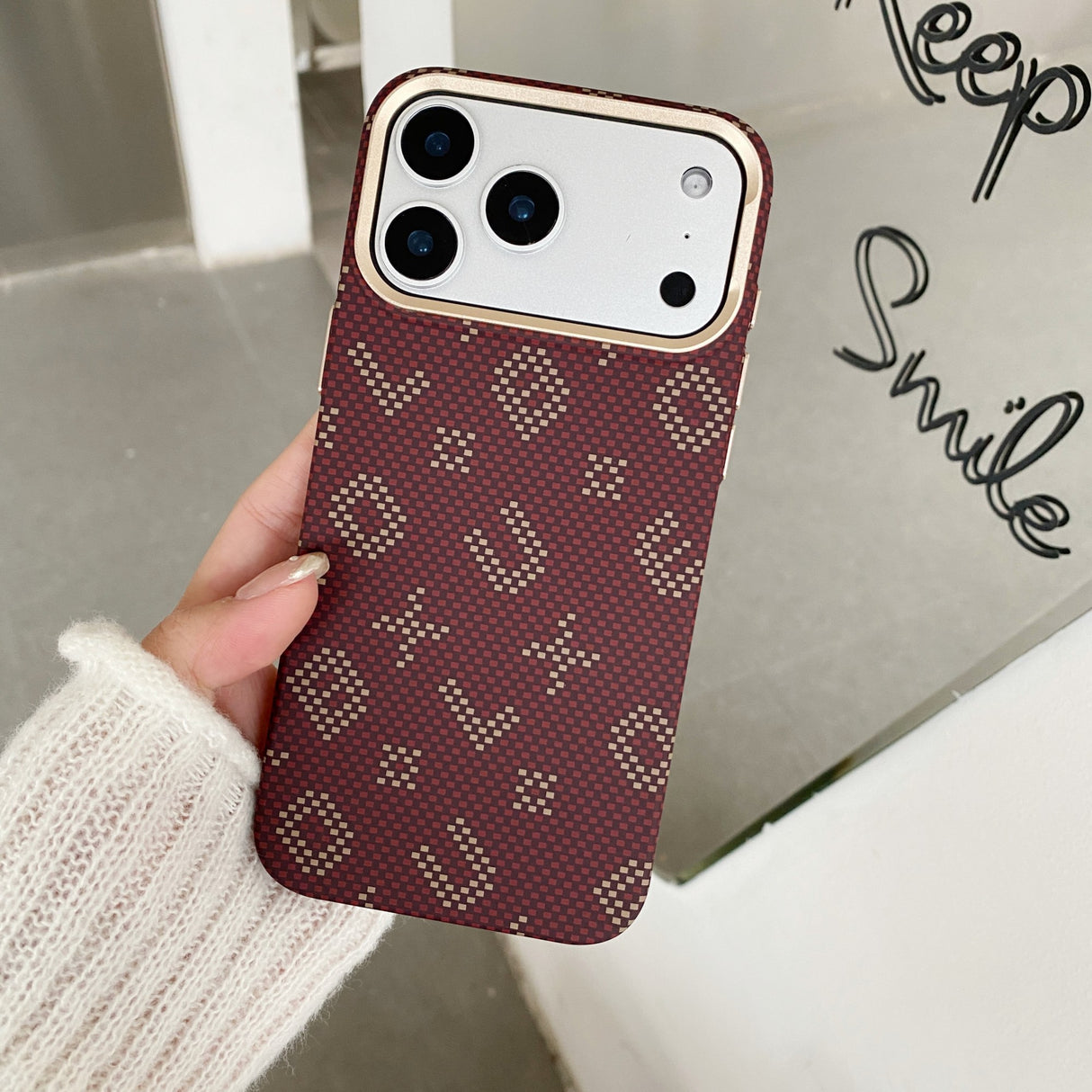 Carcasa Magentica, Vivimall, din Fibra de Carbon, pentru iPhone 16, Portocaliu - vivimall.ro