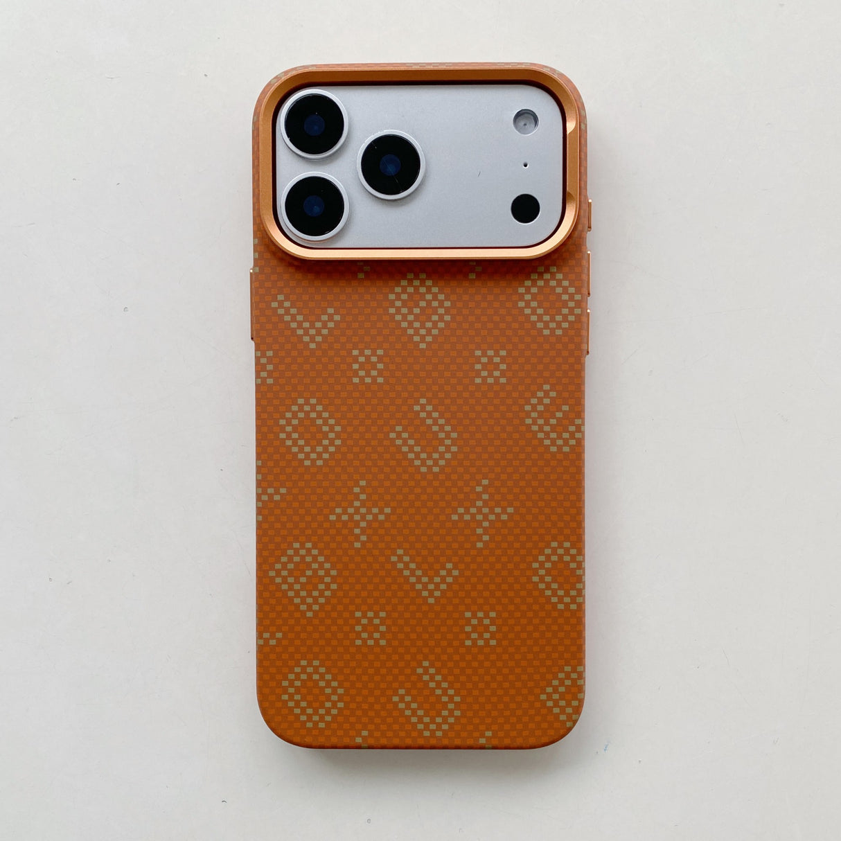 Carcasa Magentica, Vivimall, din Fibra de Carbon, pentru iPhone 16, Portocaliu - vivimall.ro