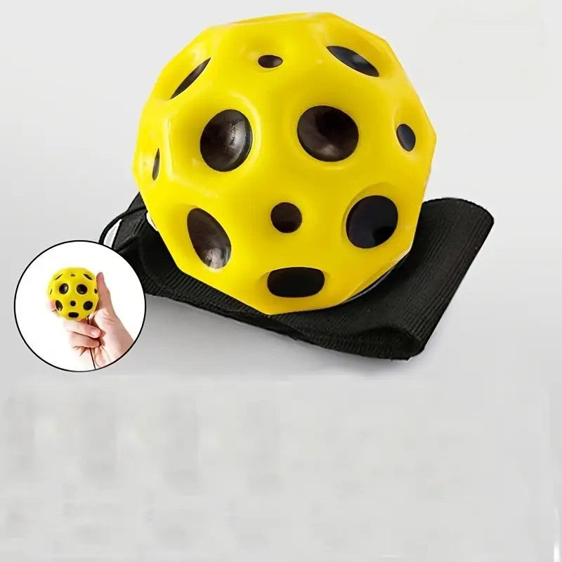 Jucărie antistres Space Moon Ball galben 66 mm, detaliu textură hiperelastică