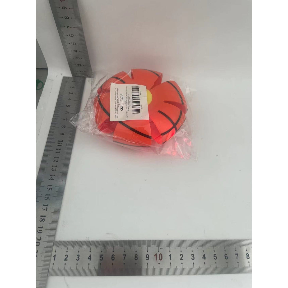 Minge UFO Basketball Vivimall cu deformare, diametru 8 cm, 3 ani +, lumini LED interactiva, minge magică OZN zburator, minge zburătoare - vivimall.ro