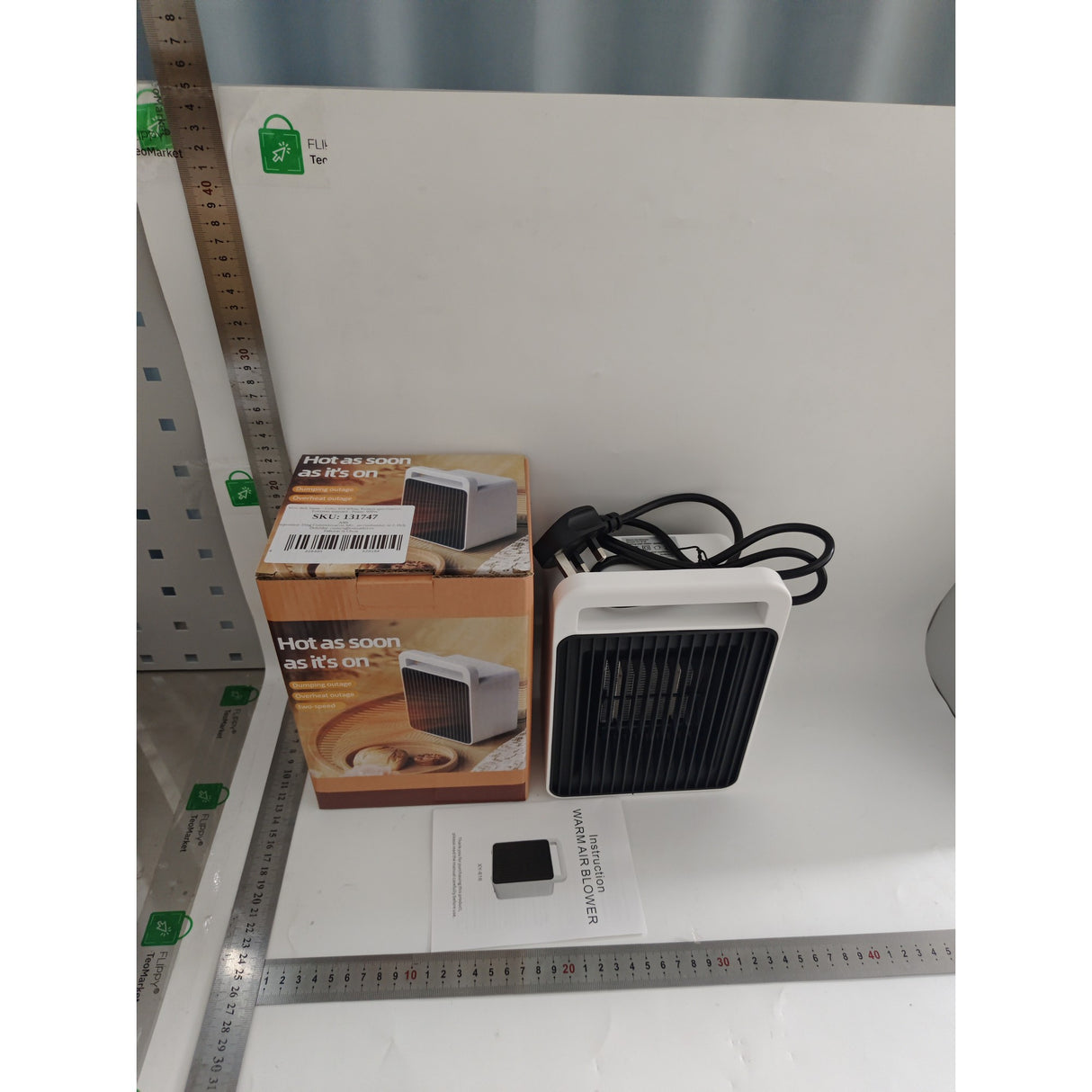 Mini Aeroterma, Vivimall, Mini Radiator Electric, Putere 900 W, Buton cu 2 Trepte de Temperatura, Inchidere Automata, cu Maner de Prindere, 15x10.3x21 cm, Alb/ Negru - vivimall.ro