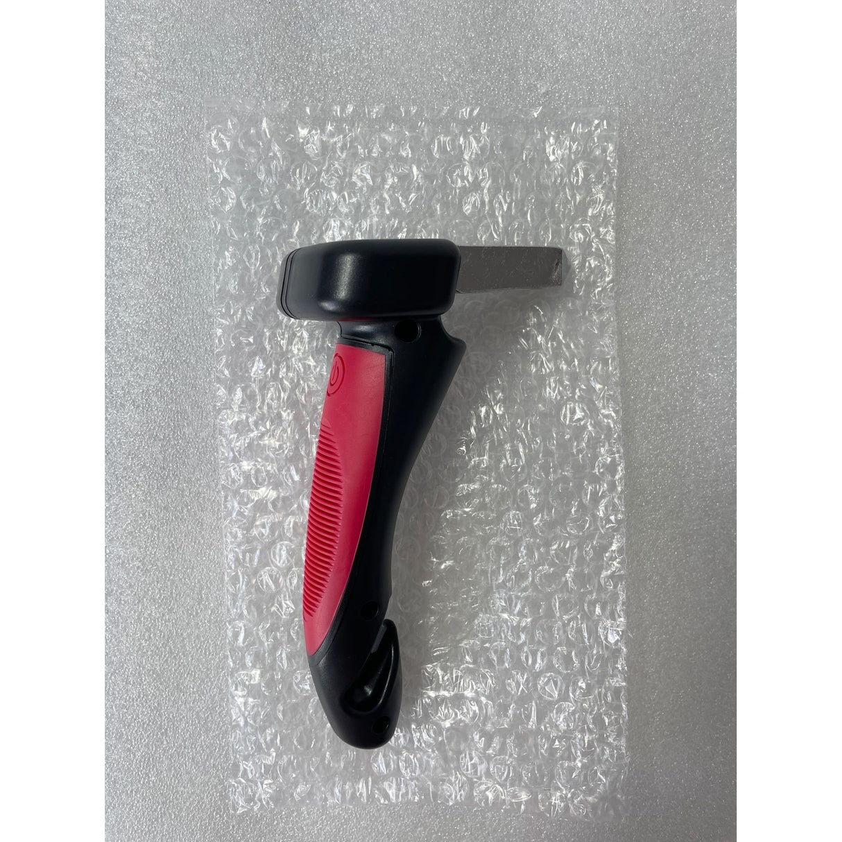 Maner Auto 4 in 1, Vivimall, Kit de Siguranta, Maner, LED, Cutter, Ciocan, din ABS si Aluminiu, 18 x 7 cm, Rosu/Negru - vivimall.ro