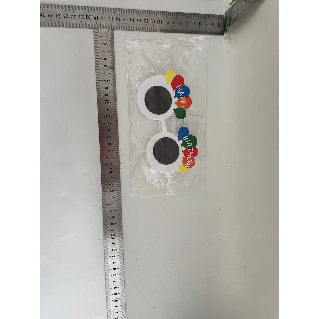 Ochelari Rotunzi Happy Birthday, Vivimall, Tematica Aniversare, Protectie Soare, din Plastic, 18.5x11.5 cm, Alb - vivimall.ro