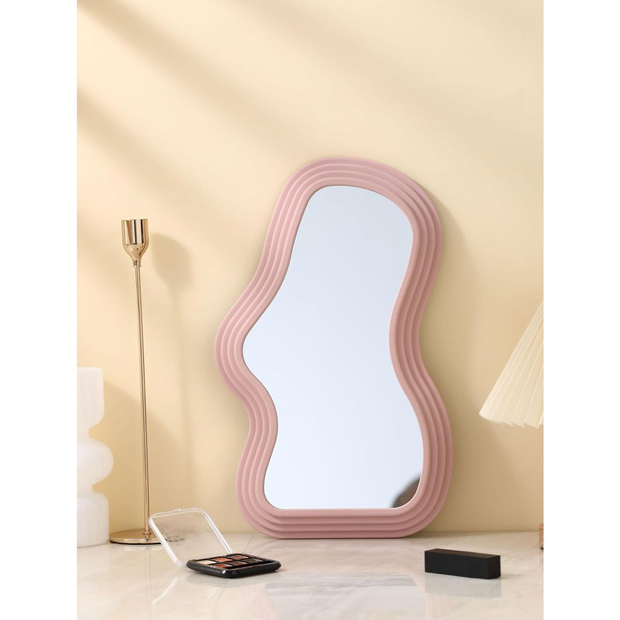 Oglinda de Perete, Vivimall, Decorativa, pentru Baie, Dormitor, Sufragerie, Model Minimalist, Forma Asimetrica, 40.3x26 cm, Roz - vivimall.ro