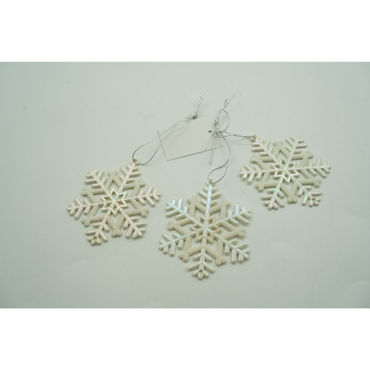 Ornament brad de Craciun, Perlat, in forma de Fulg de nea, 8 cm x 8 cm, Plastic, Vivimall - vivimall.ro