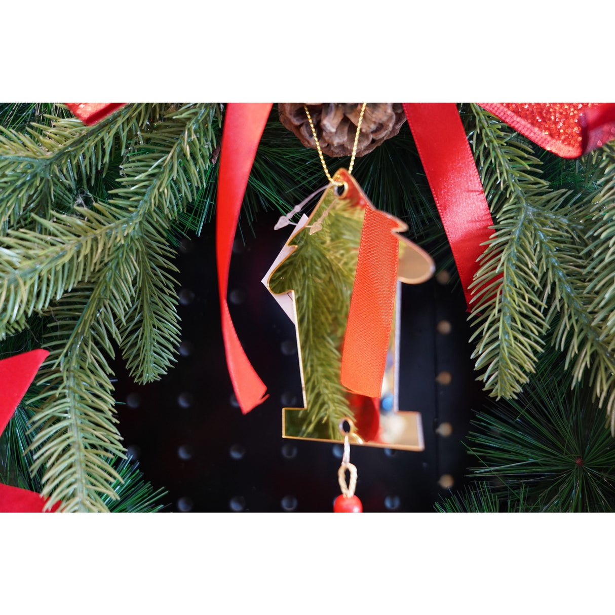 Ornament brad, Flippy, Brad, Auriu, Lucios, 8*25CM, Acril, Interior/ Exterior - vivimall.ro