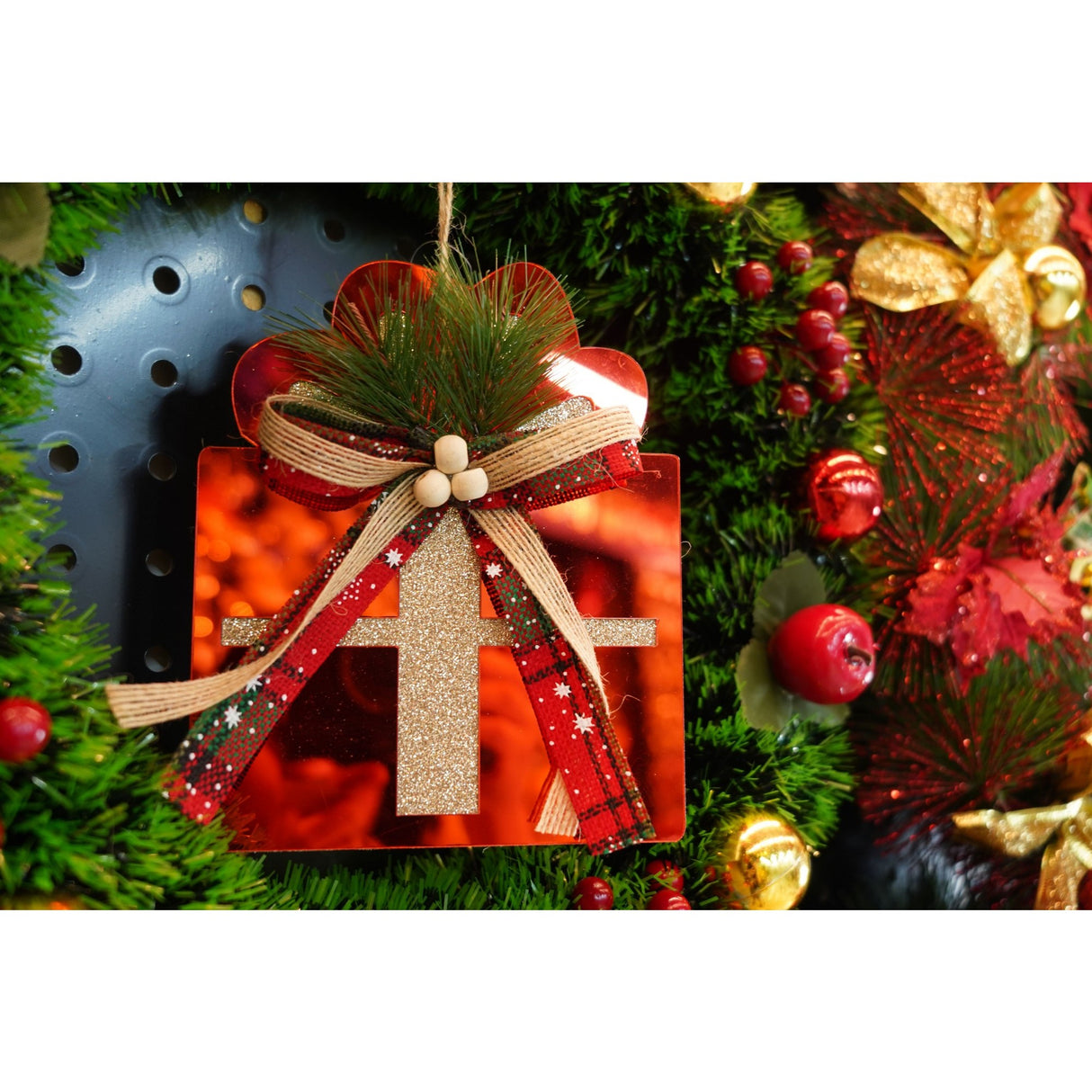 Ornament brad, Vivimall, Cadou, Rosu, Lucios, 15*15CM, Acril, Interior/ Exterior - vivimall.ro