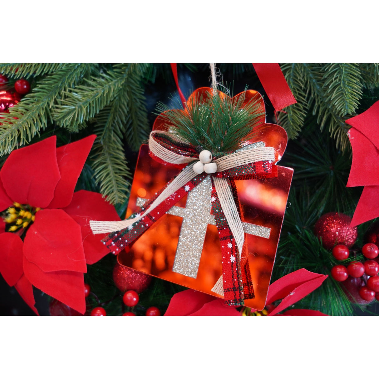 Ornament brad, Vivimall, Cadou, Rosu, Lucios, 15*15CM, Acril, Interior/ Exterior - vivimall.ro