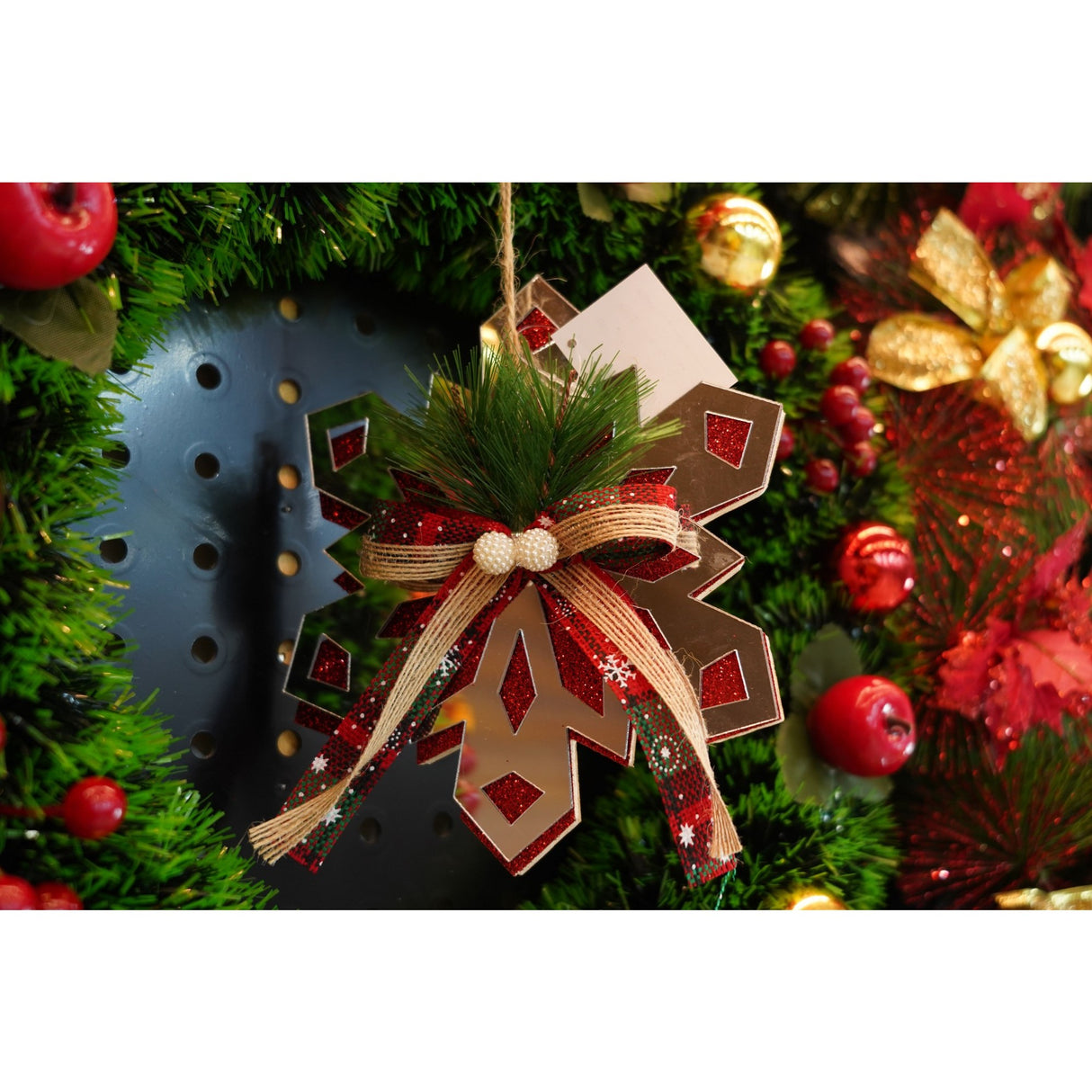 Ornament brad, Vivimall, Fulg de nea, Argintiu, Lucios, 14*15CM, Acril, Interior/ Exterior - vivimall.ro