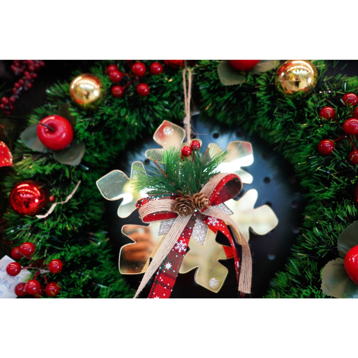 Ornament brad, Vivimall, Fulg de nea, Auriu, Lucios, 16*16CM, Acril, Interior/ Exterior - vivimall.ro