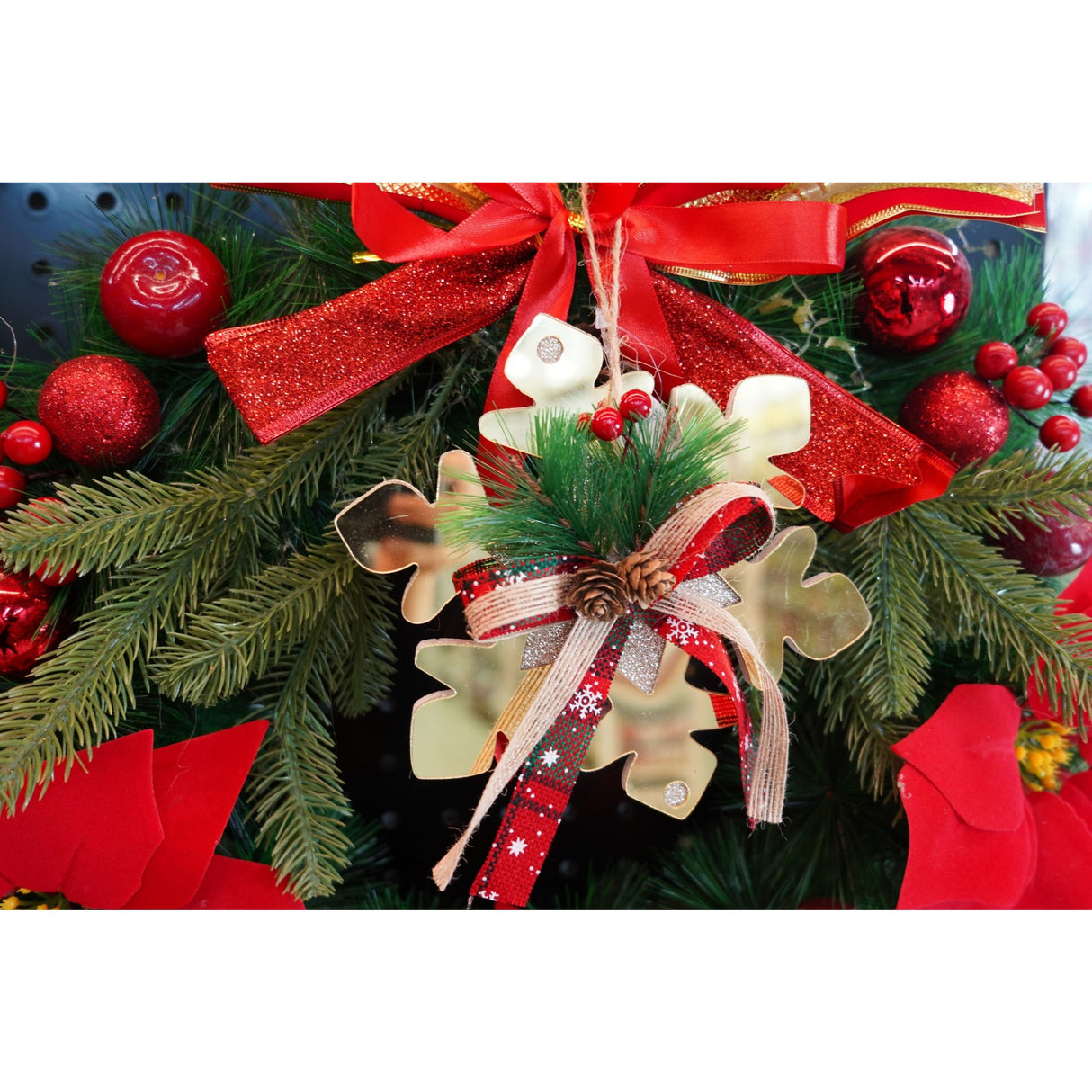 Ornament brad, Vivimall, Fulg de nea, Auriu, Lucios, 16*16CM, Acril, Interior/ Exterior - vivimall.ro