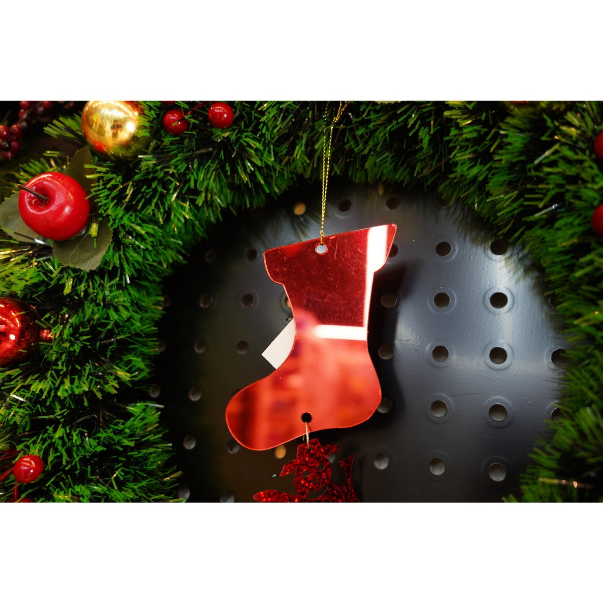 Ornament brad, Vivimall, Gheata, Om de zapada, Rosu, Lucios, 10*28CM, Acril, Interior/ Exterior - vivimall.ro