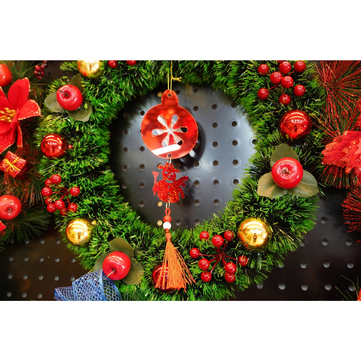 Ornament brad, Vivimall, Rotund, Om de zapada, Rosu, Lucios, 10*28CM, Acril, Interior/ Exterior - vivimall.ro