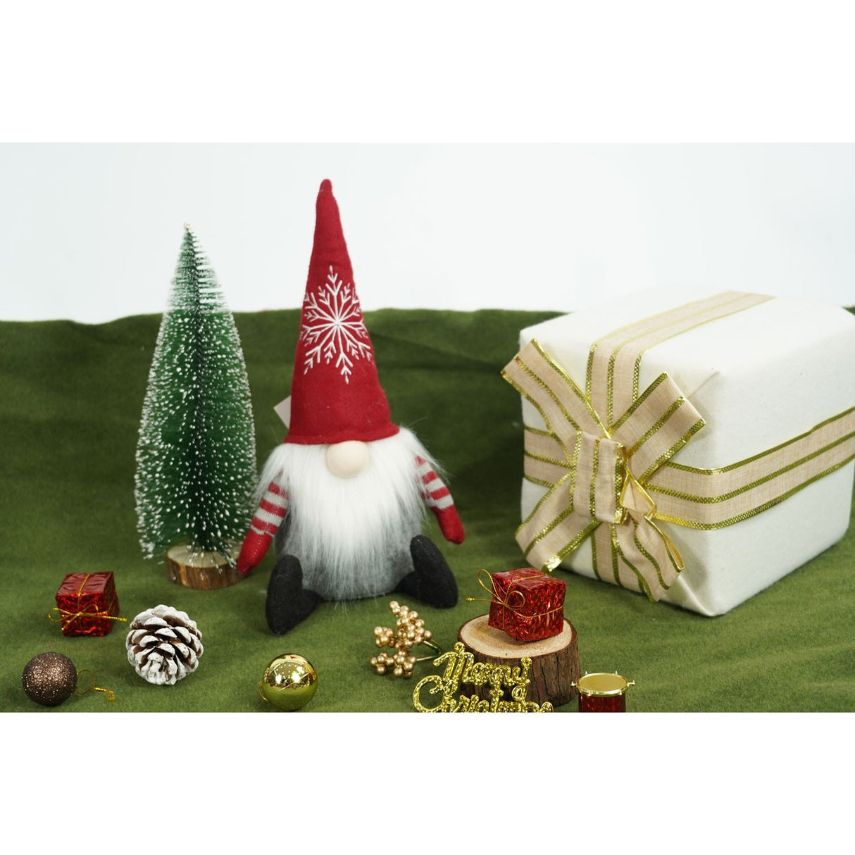 Ornament de Craciun spiridus cu palarie rosie, Vivimall, rosu/gri, textil, 31 cm - vivimall.ro