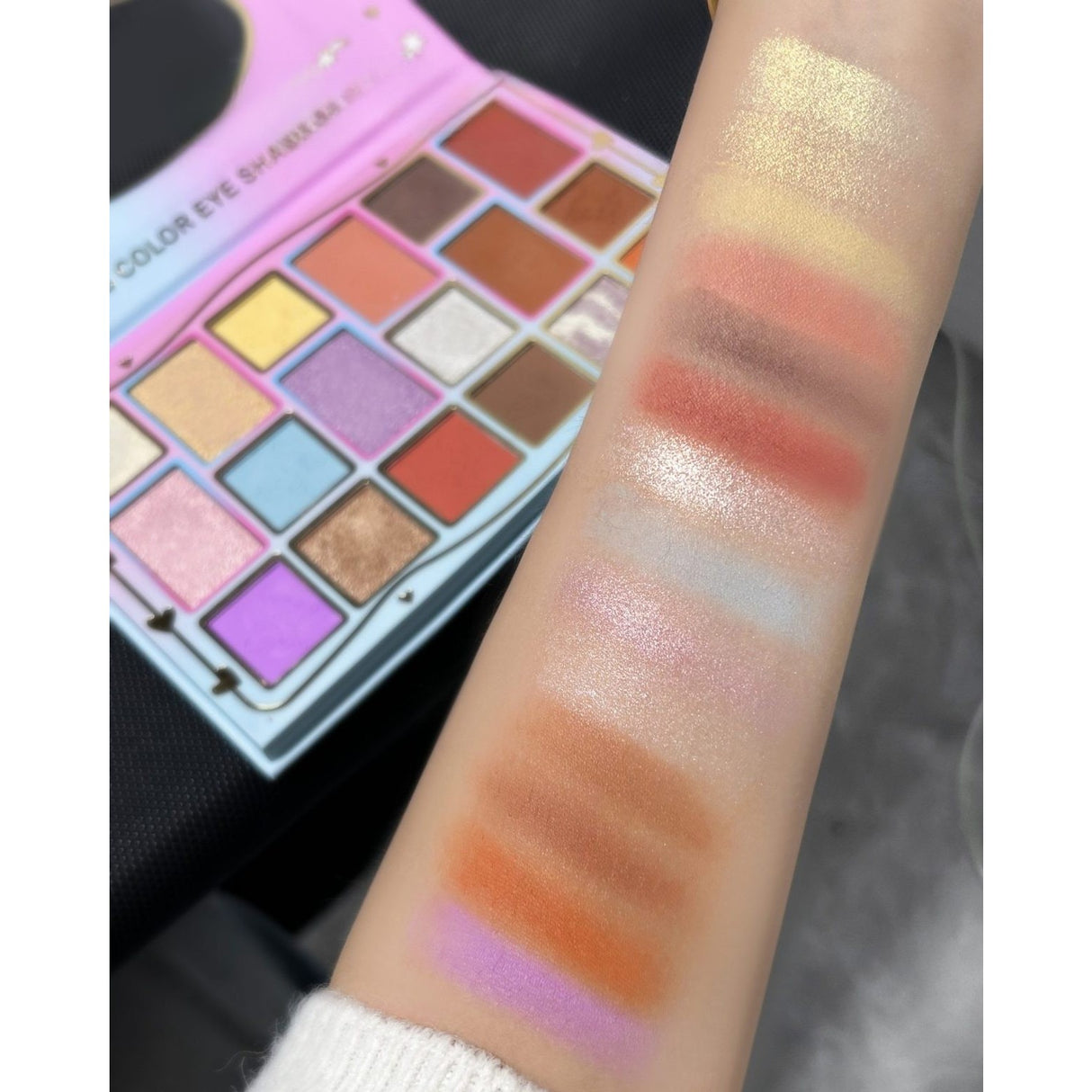 Sminkpaletták 18 színben | GlowMake