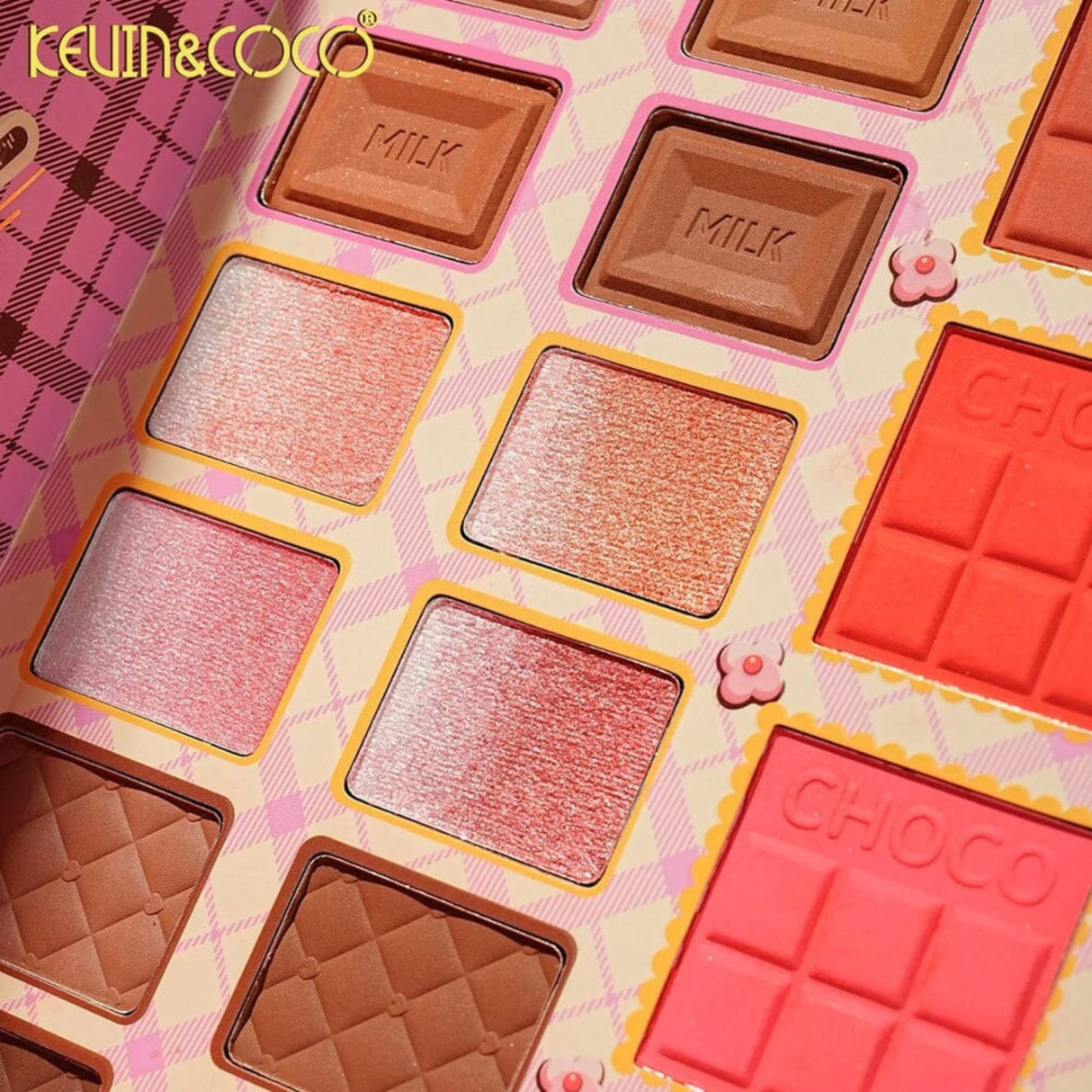 Detaliu capac shaker cu glitter lichid mobil, paletă machiaj Kevin & Coco Chocolate Fuzzy