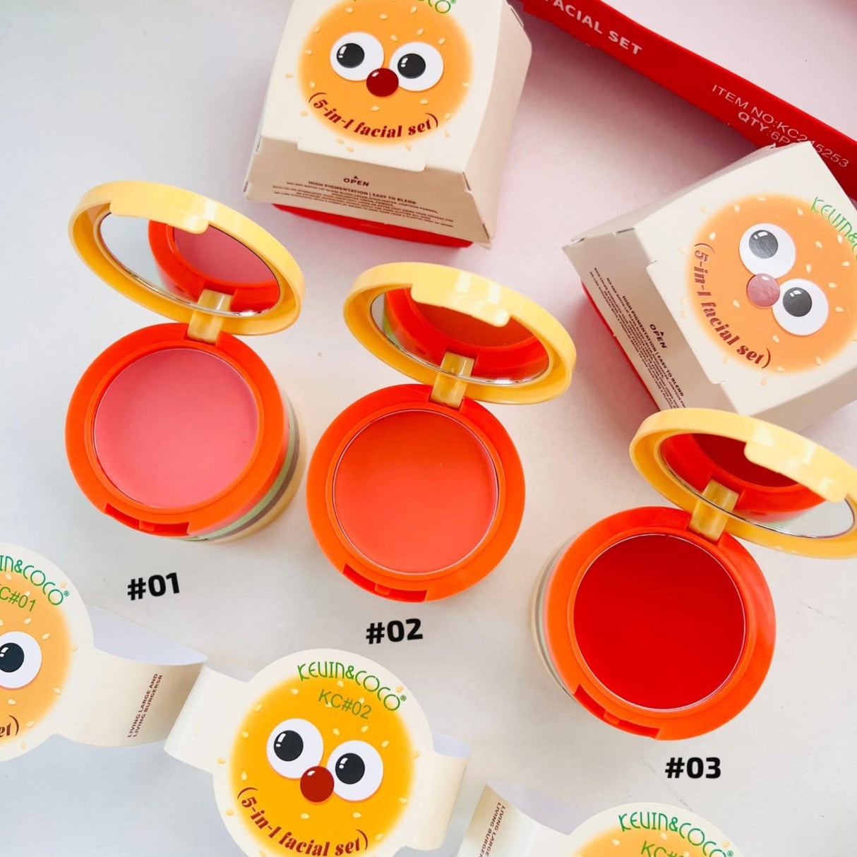 Detaliu strat iluminator și contur din paleta Kevin&Coco Burger, pigmentare nuanța 01