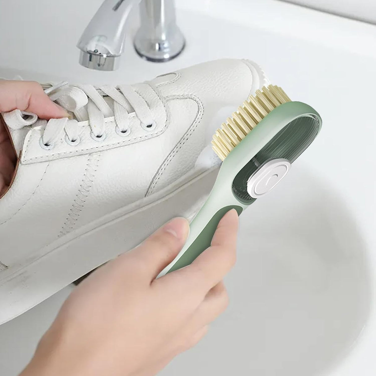 Perie Multifunctionala 2 in 1, Vivimall, Perie Densa/Perie din Piele de Caprioara, cu Recipient Lichid, Maner Lung, 20.1x 4.3 x 5 cm, Verde - vivimall.ro