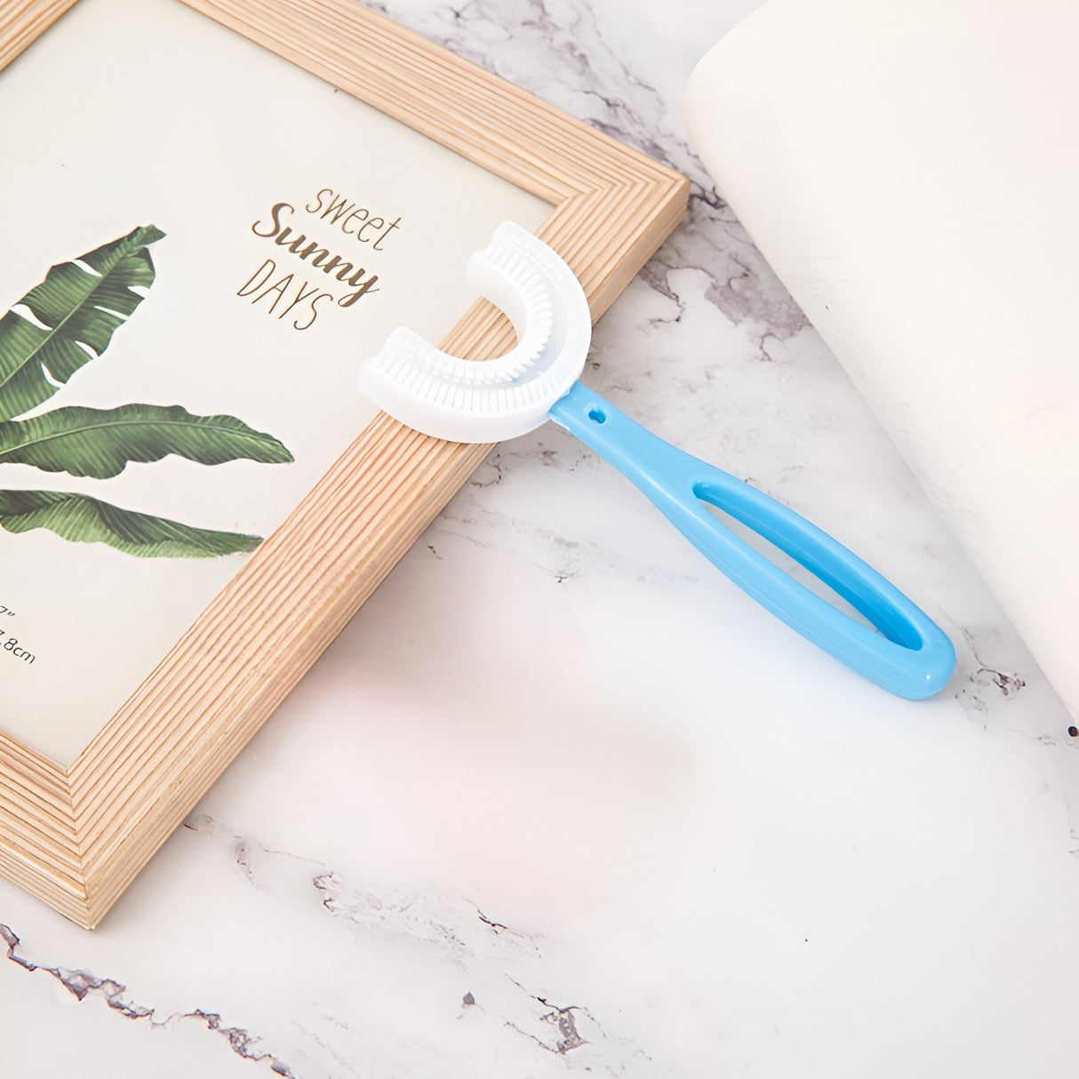 Periuta de Dinti in Forma de U, Vivimall, pentru Copii 6-12 ani, Peri Moi, 12 cm, Model Inima, Culoare Albastru - vivimall.ro