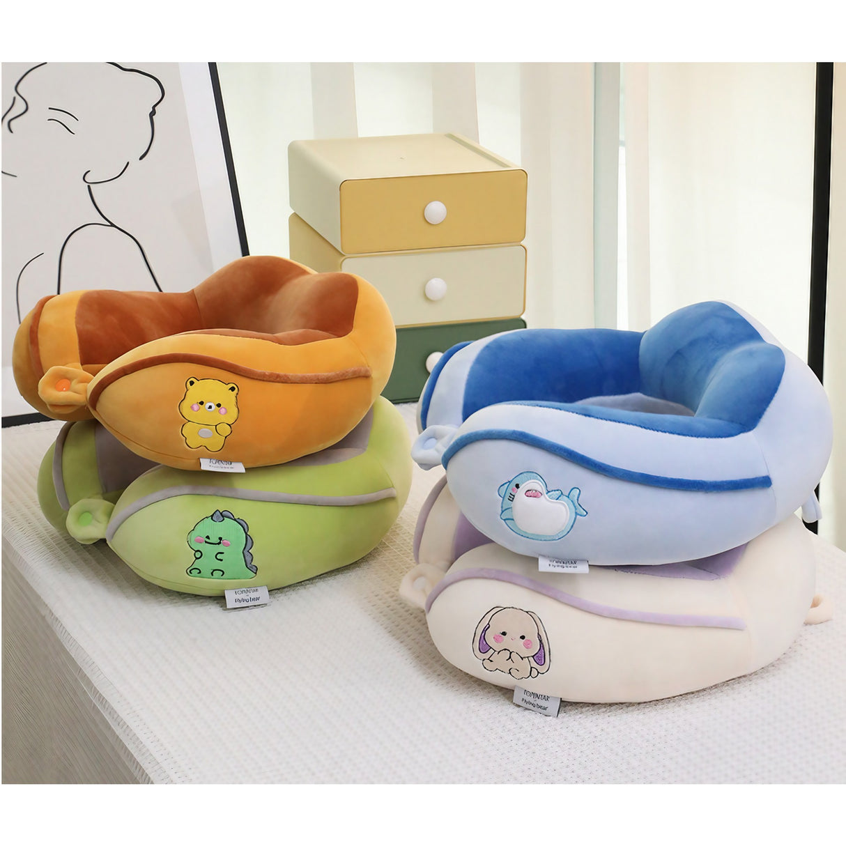 Perna de Calatorie, Vivimall, Pentru Gat si Cap, Umplutura din Bumbac, 28x28x10 cm, cu Model Brodat Urs, Portocaliu - vivimall.ro