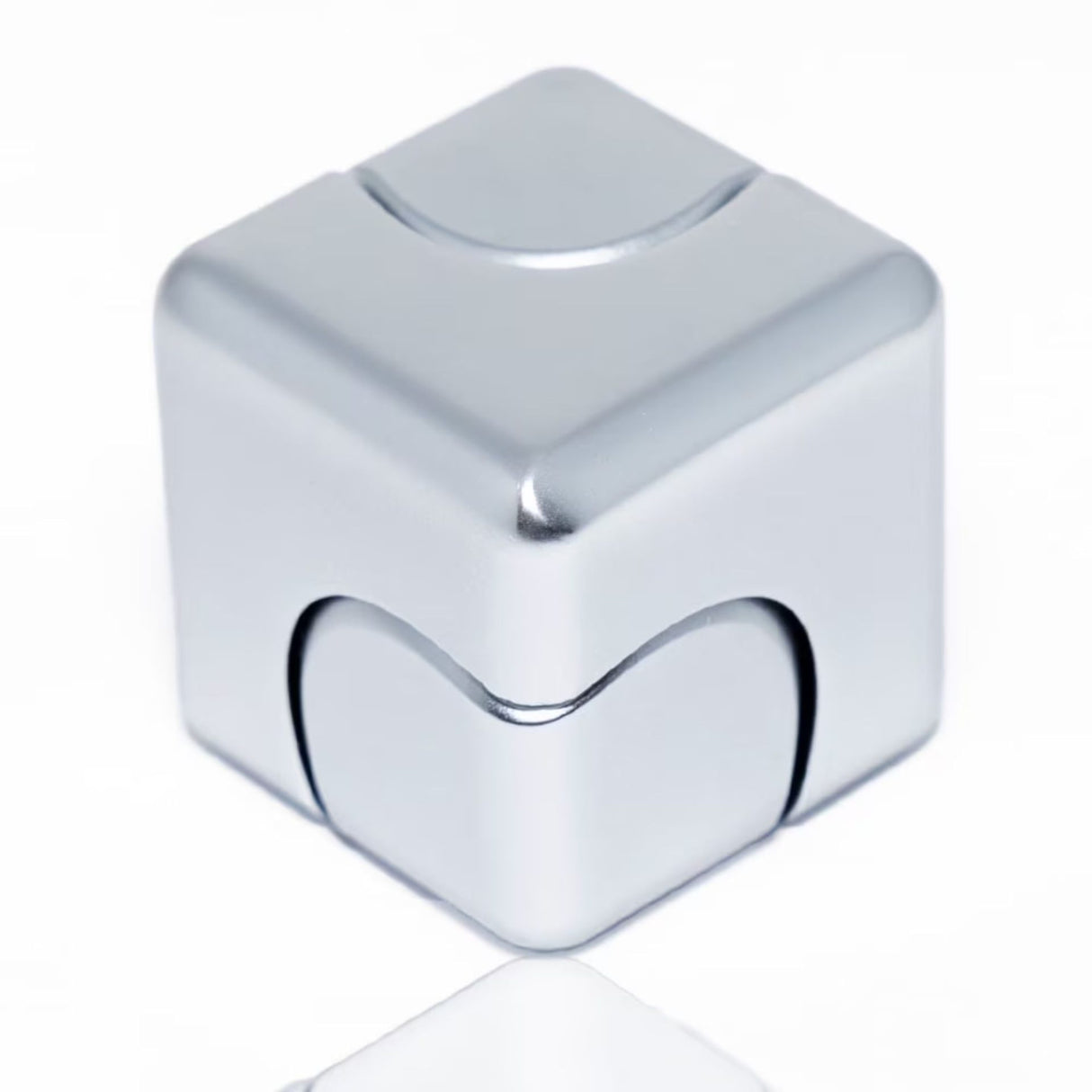 Fidget Spinner cub metalic Flippy 2-în-1, aliaj zinc gri deschis, vedere frontală, 2.9x2.9 cm