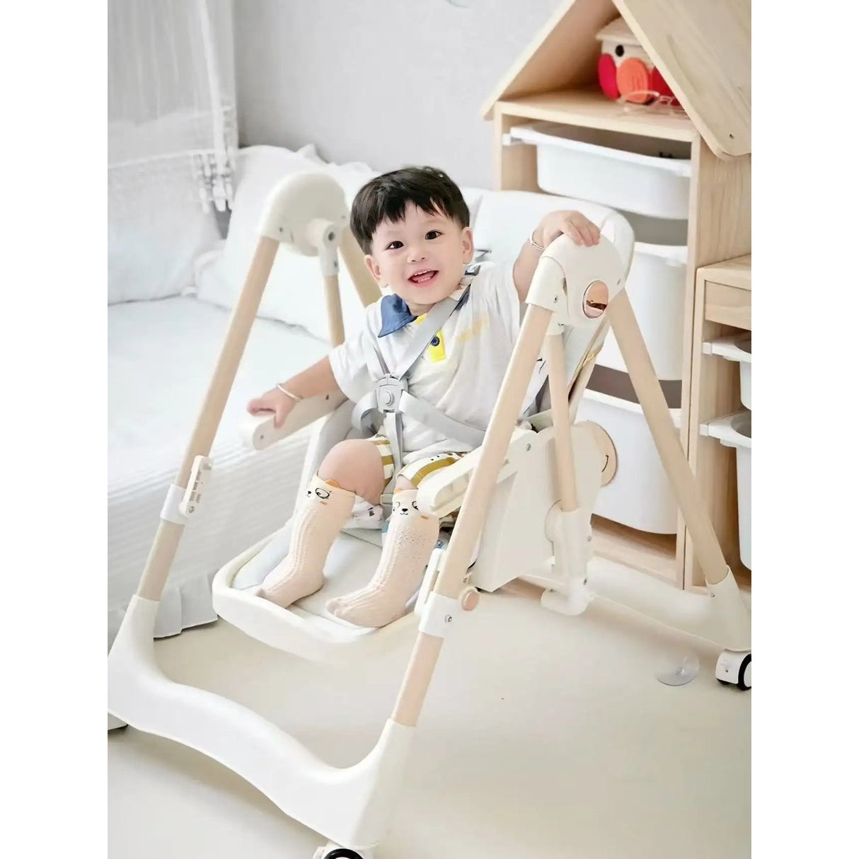 Scaun de Masa 2in1, Vivimall, pentru Copii 6 luni - 4 Ani, Pliabil, cu Roti, Balansoar, Leagan, Reglabil, Tava de Masa Dubla, Centura in 5 Puncte, 96 x 56 x 76 cm, Sampanie - vivimall.ro