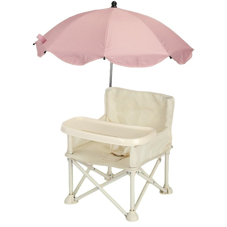 Scaun de masă pentru bebeluși pliabil bej cu umbrelă roz, vedere frontală completă, centură siguranță vizibilă