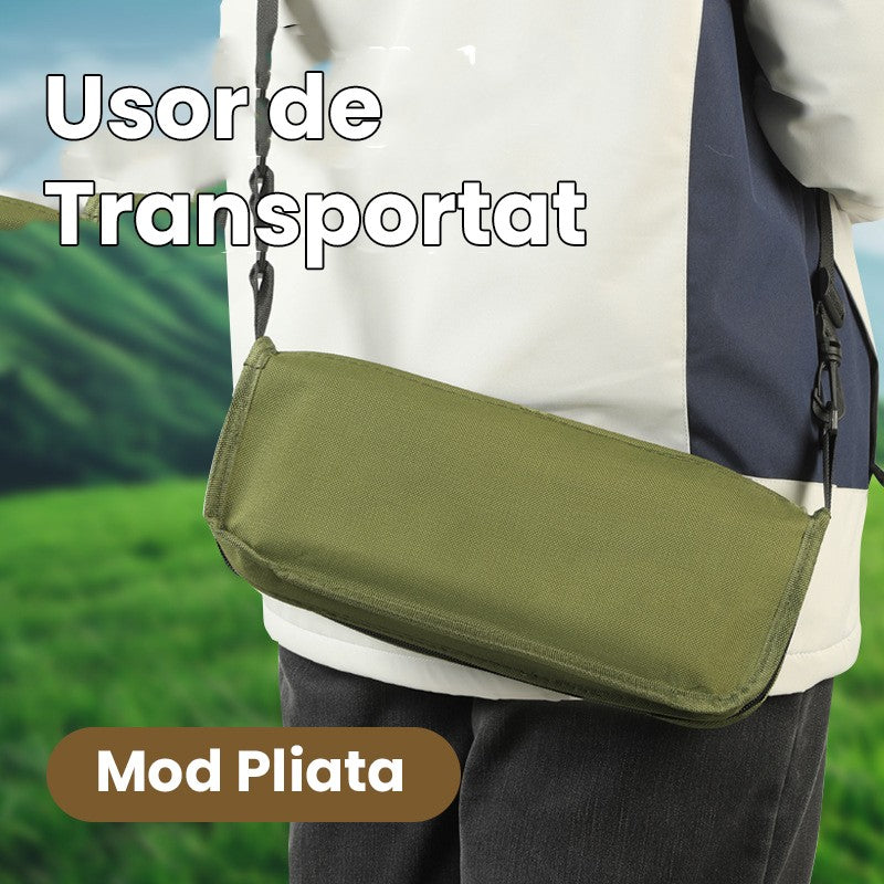 Scaun taburet pliabil verde în poziție pliată, dimensiuni 29x12 cm, ușor de transportat