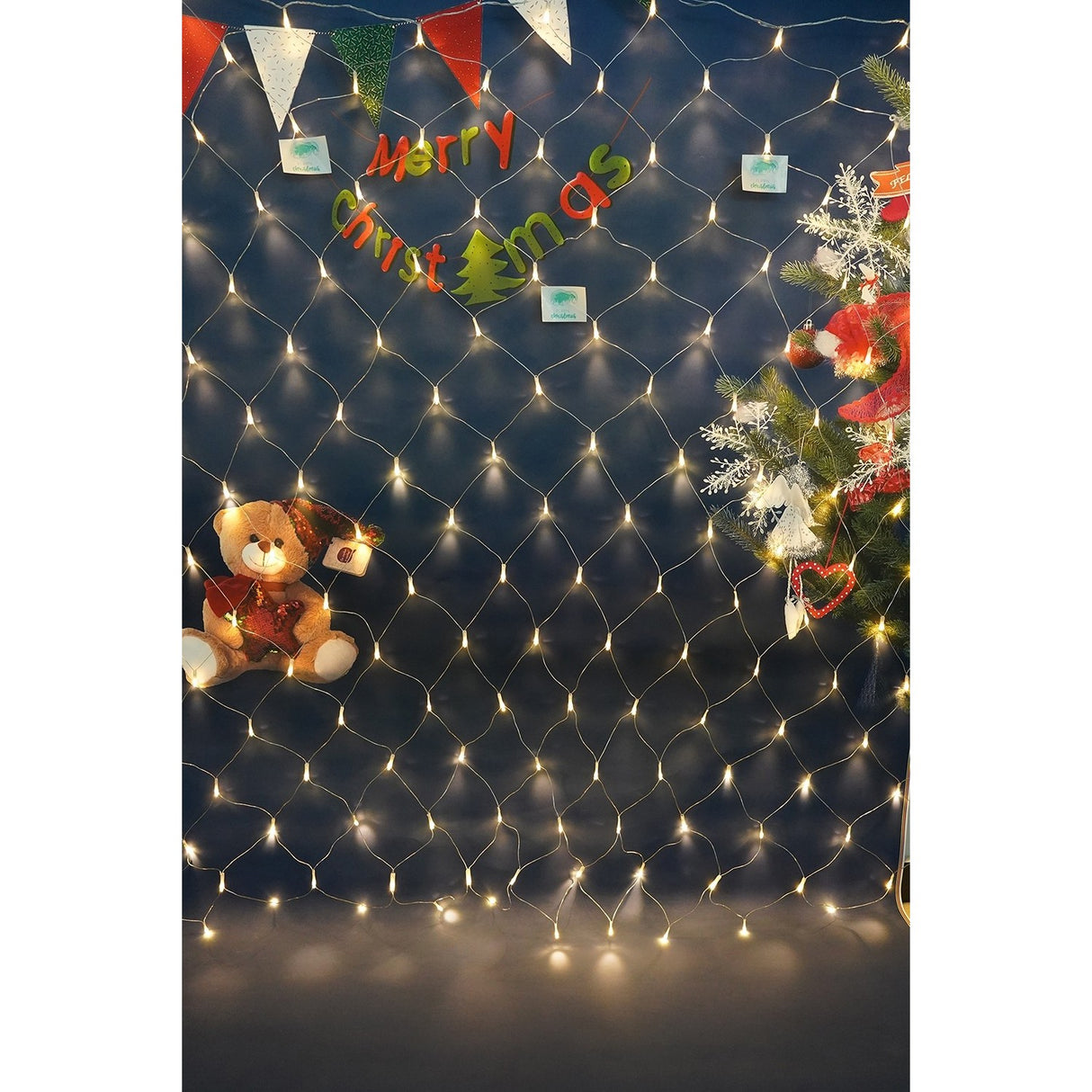 Plasă LED Flippy 2x2 m cu 160 becuri alb cald, detaliu fir transparent și conectori