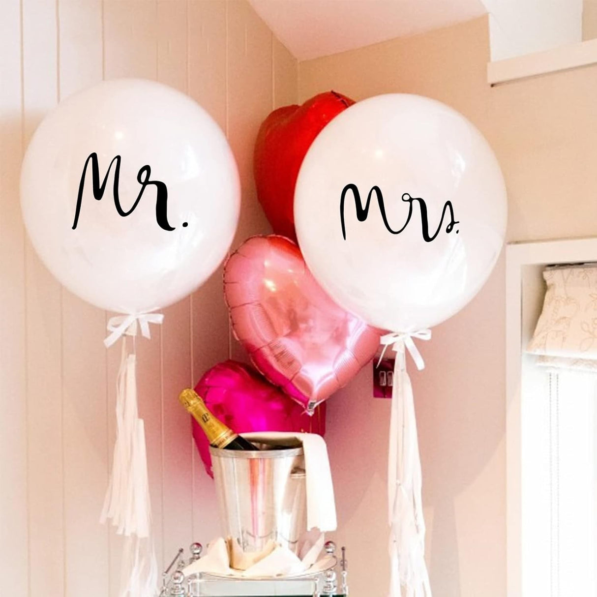 Set 2 Baloane din Latex, Vivimall, Tip Jumbo, Model Mr si Mrs, Tema Nunta, 45 cm, Alb - vivimall.ro