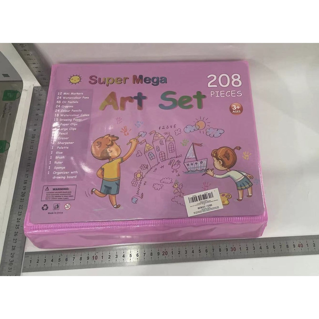 Detaliu mâner servietă roz set pictură 208 piese, dimensiuni 32.6 x 27.7 x 6 cm, plastic și lemn