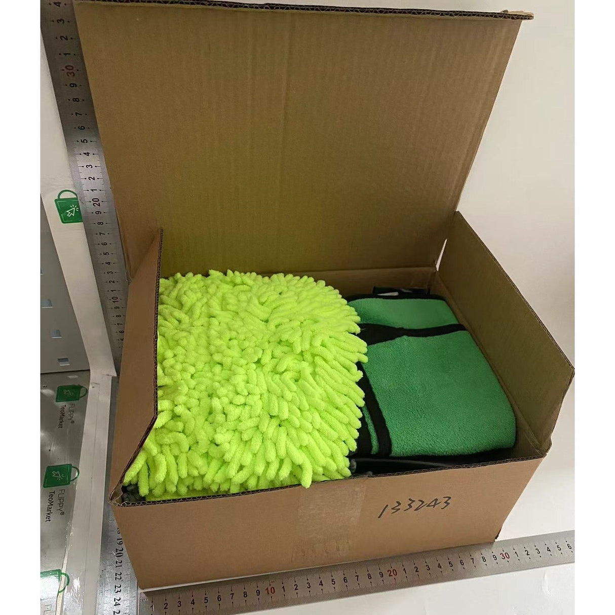 Set 30 Accesorii pentru Curatare Auto, Vivimall, din PP si Microfibra, Interior/Exterior, 30 x 24 x 12 cm, Verde - vivimall.ro