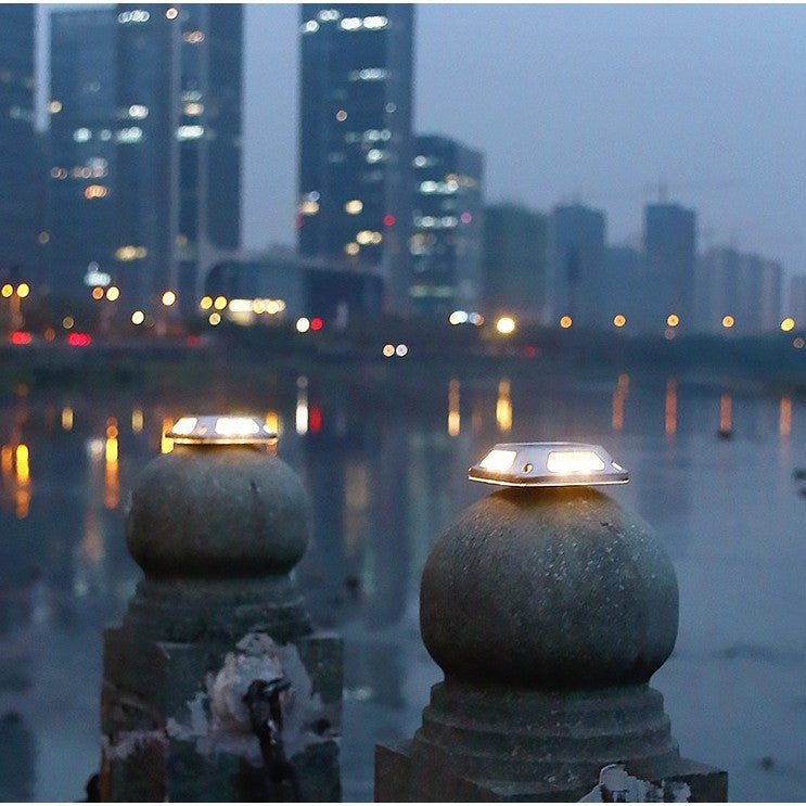 Set 4 Lampi Solare, Vivimall, 8 LED-uri, IP65, din ABS+PC, 6-12 h Iluminare, Baterie 1.2 V 600 mAh, Montare pe Perete/Pamant, Lumina Alb Cald, 9 x 9 x 5.5 cm, Gri - vivimall.ro