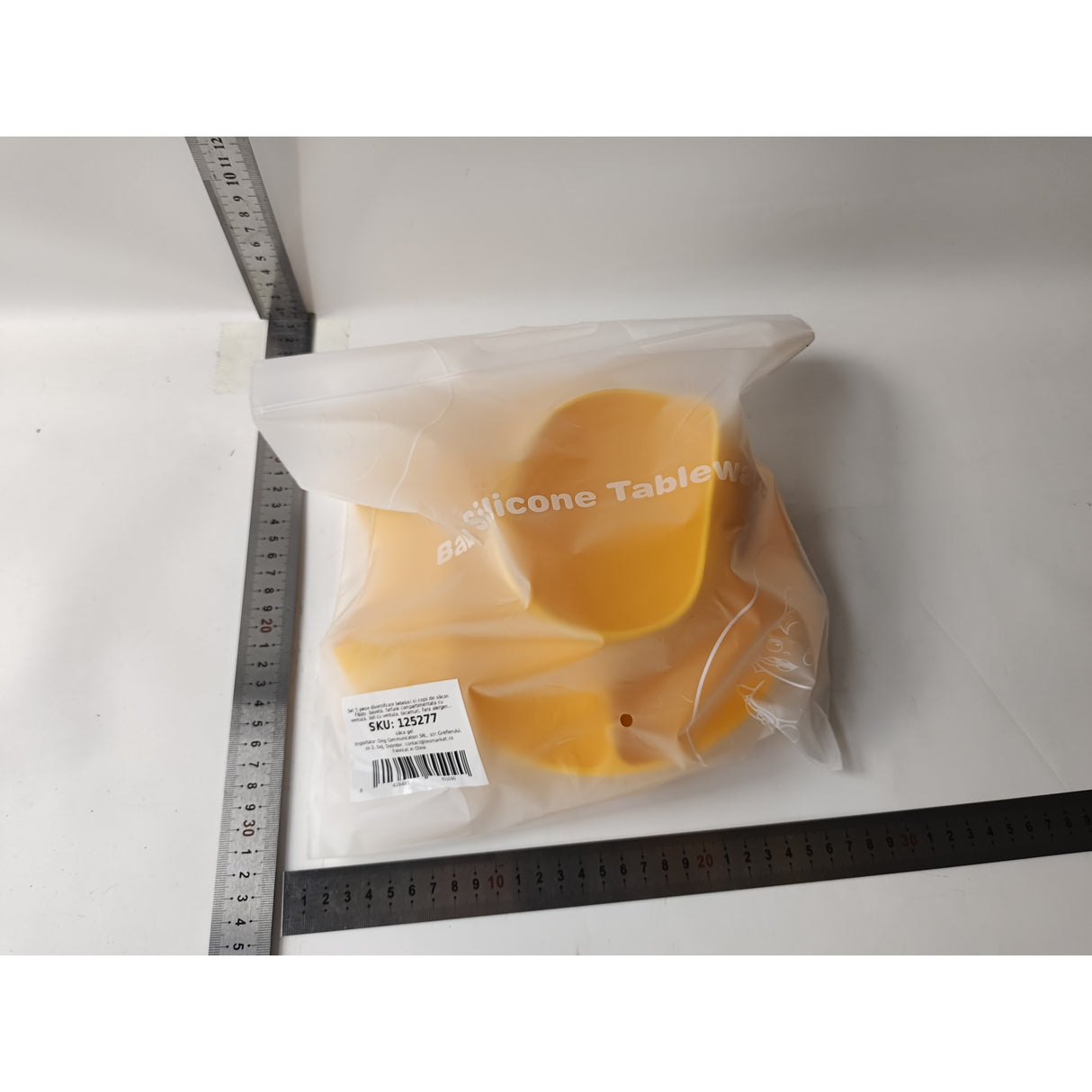 Set 5 piese diversificare bebelusi si copii din silicon Vivimall, baveta, farfurie compartimentata cu ventuza, bol cu ventuza, tacamuri, fara alergeni, galben - vivimall.ro