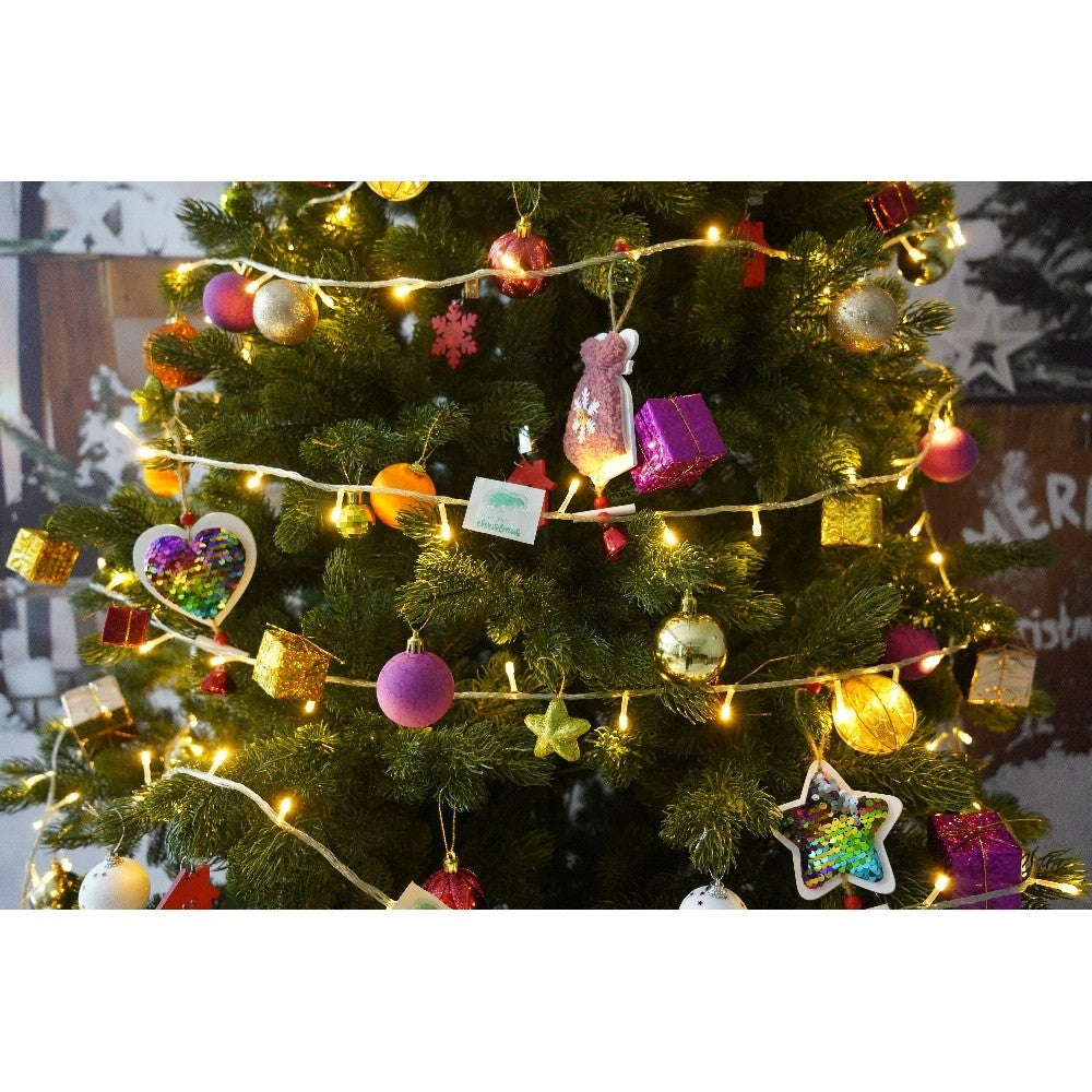 Brad artificial de Crăciun Flippy 210 cm cu elemente decorative, aranjament festiv interior