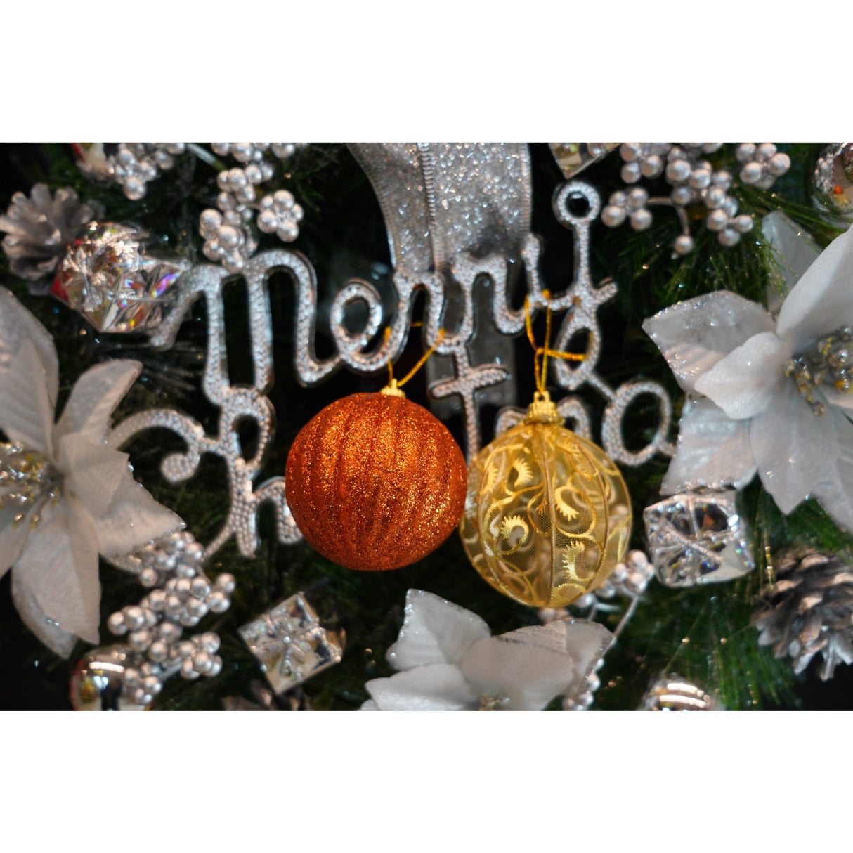 Set de 12 ornamente de brad, Vivimall, de tip Glob, Cupru/ Auriu, din polistiren, cu finisaj sclipitor , cutie 6 cm adancime x 23 cm lungime x 18 cm inaltime - vivimall.ro