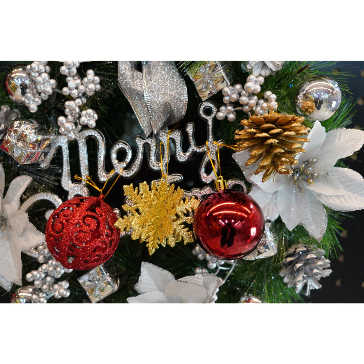 Set de 12 ornamente de brad, Vivimall, de tip Glob, Rosu/ Auriu, din plastic, cu finisaj sclipitor , cutie 6 cm adancime x 23 cm lungime x 18 cm inaltime - vivimall.ro