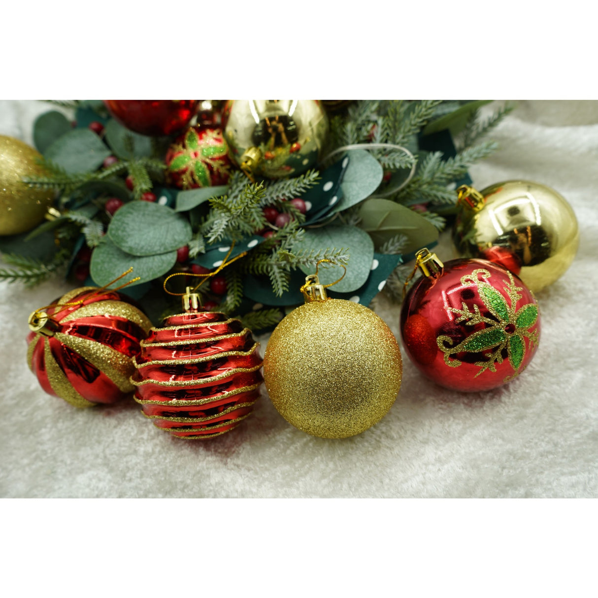Set de 24 ornamente de brad, Flippy, de tip Glob, Rosu/ Auriu, cu ø de 7 cm, din plastic, cu finisaj sclipitor , cutie 16 cm lungime x 36 cm inaltime x 16 cm adancime - vivimall.ro
