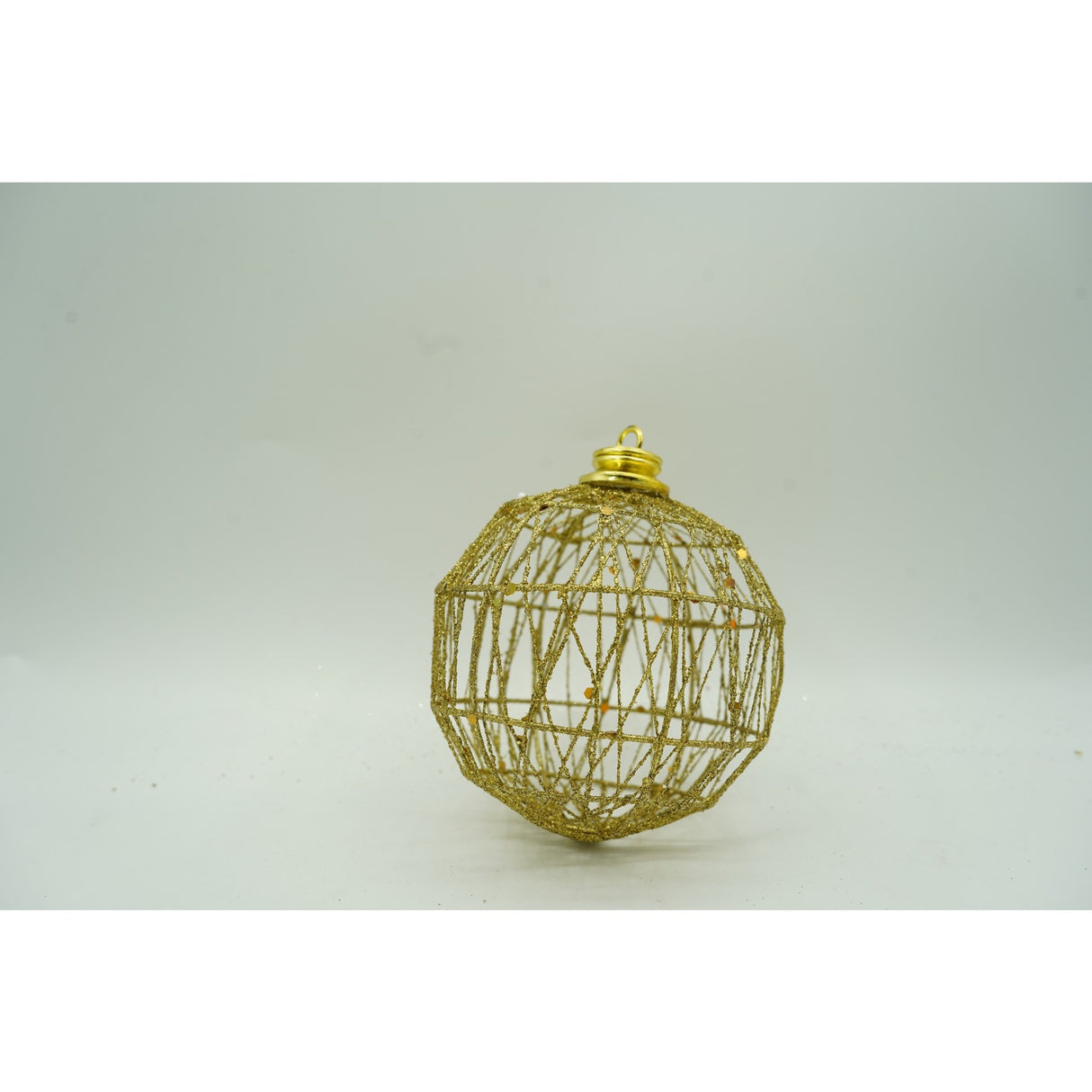 Set de 3 ornamente de brad, Vivimall, de tip Glob, Auriu, cu ø de 10 cm, din metal, cu finisaj sclipitor , cutie 10 cm adancime x 30 cm lungime x 10 cm inaltime - vivimall.ro