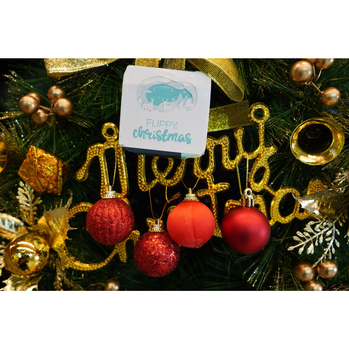 Set de 35 ornamente de brad, Vivimall, de tip Glob, Rosu, din polistiren, cu finisaj sclipitor , cutie 11 cm adancime x 19 cm inaltime x 11 cm lungime) - vivimall.ro