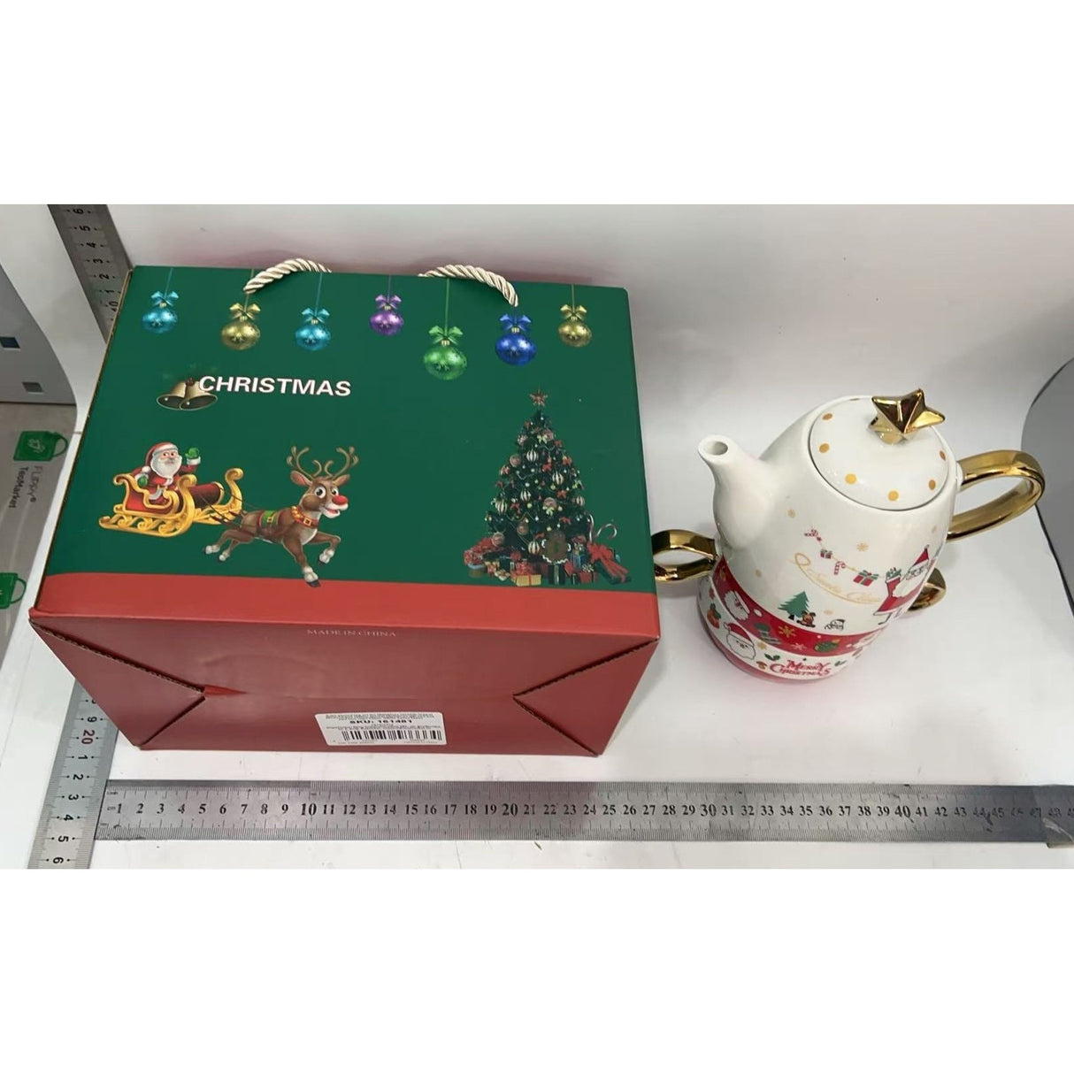 Set de Ceai, Flippy, Tema Craciun, Ceainic 450 ml, 2 x Cani 250 ml, din Ceramica, Model Mos Craciun/Santa Claus, Alb/Rosu - vivimall.ro