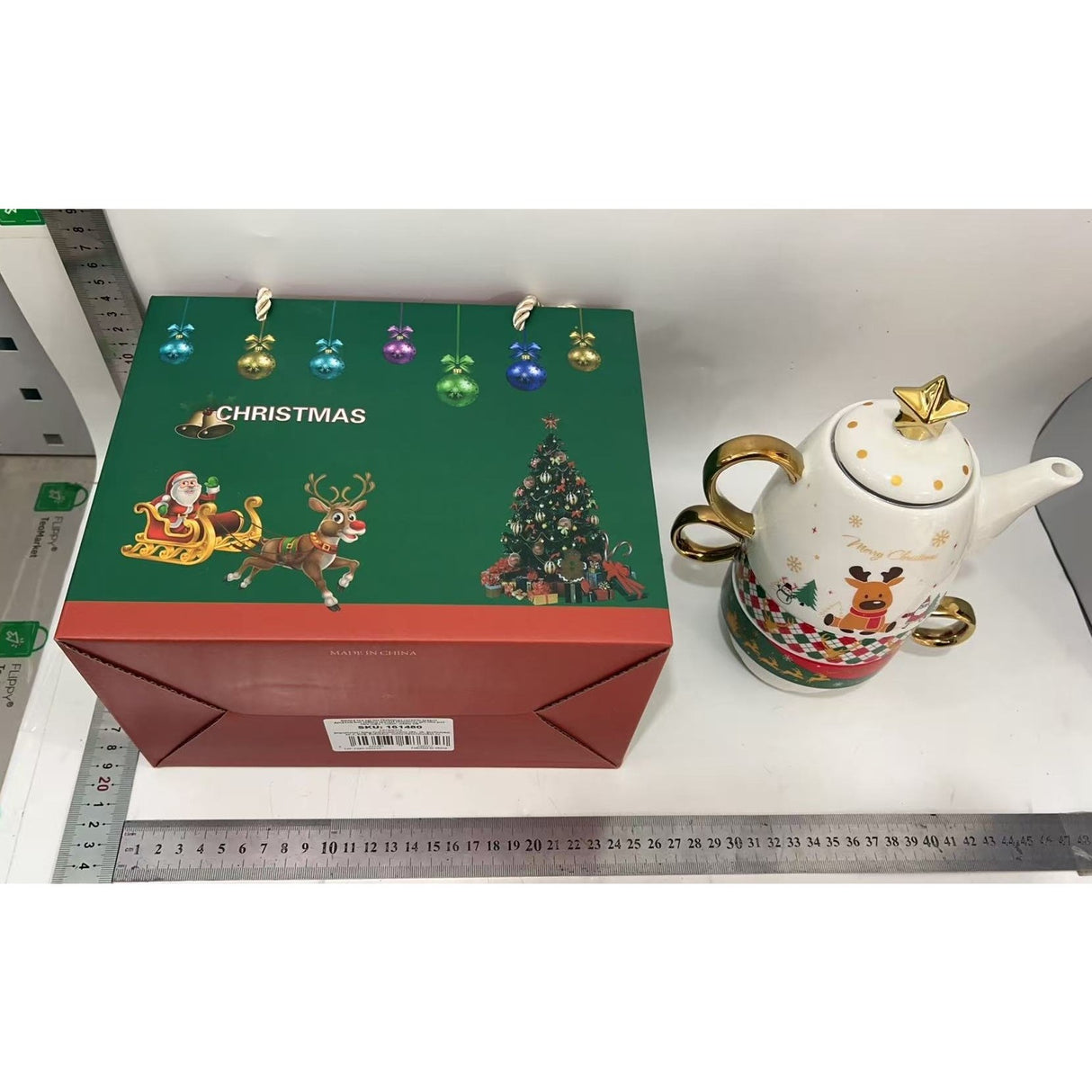 Set de Ceai, Flippy, Tema Craciun, Ceainic 450 ml, 2 x Cani 250 ml, din Ceramica, Model Ren Merry Christmas, Alb/Verde - vivimall.ro