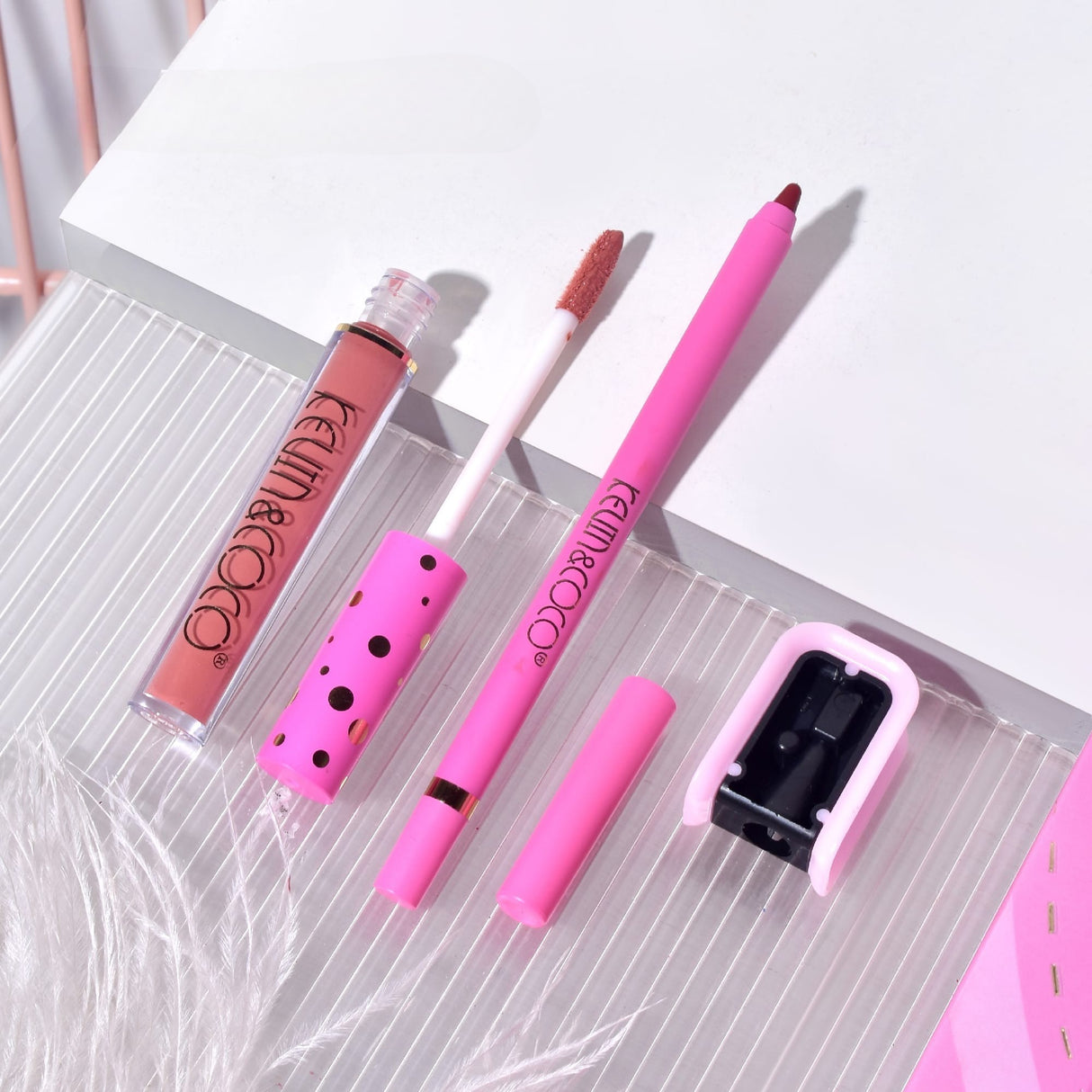 Set Paleta de machiaj cu 14 farduri de pleoape Kevin&Coco, Red Heart Eyeshadow Palette, 21 x 20.5 x 2.2cm - vivimall.ro