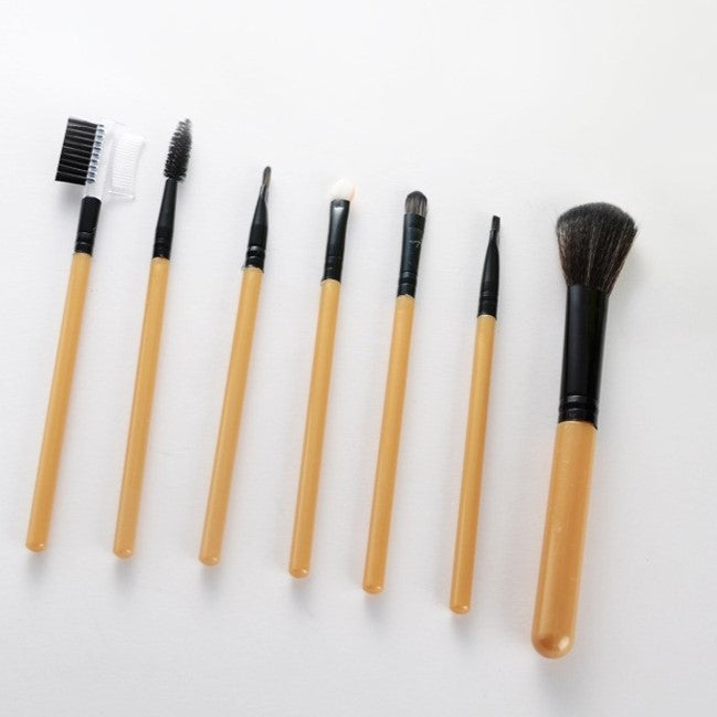 Hordozható 7 db-os sminkecset készlet arany tokkal