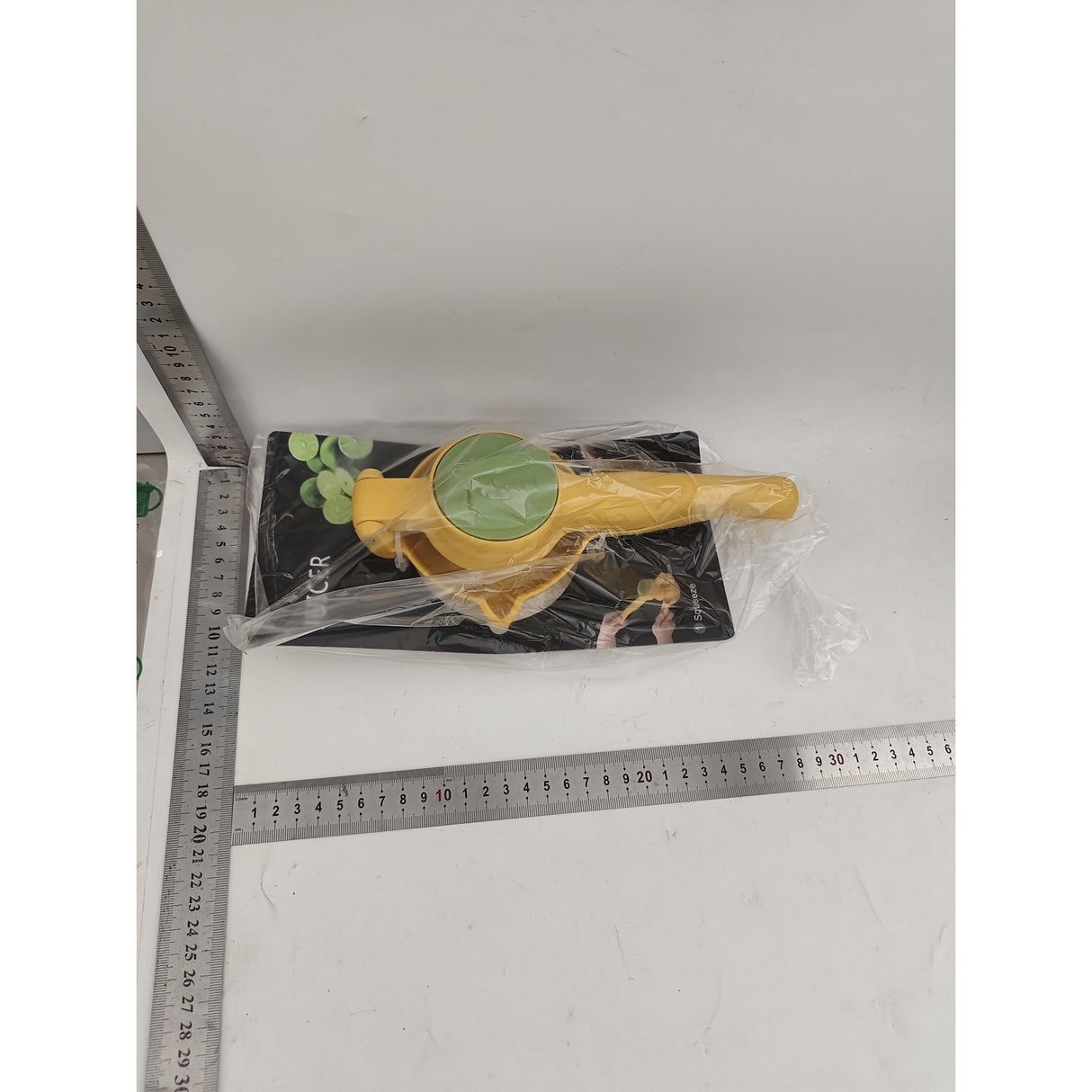 Storcator manual citrice, Vivimall, pentru lamai, portocale, cu actiune dubla, usor de utilizat, material ABS rezistent, 8x10x22 cm, Galben - vivimall.ro