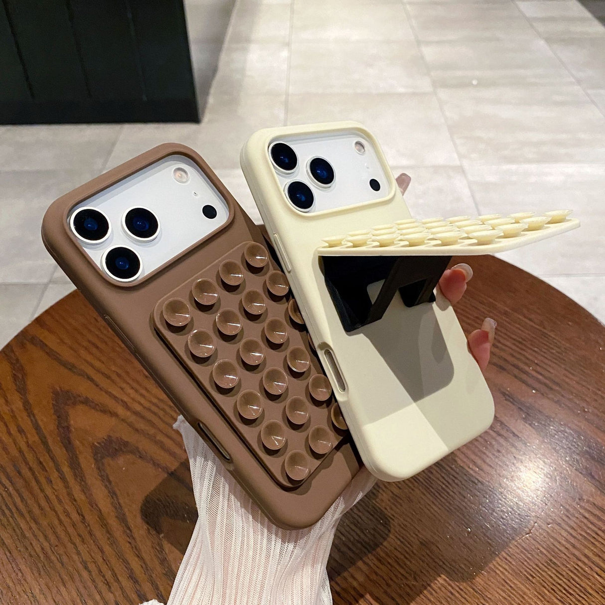 Husa din Silicon pentru iPhone 17, Flippy, cu Ventuze, Rezistenta la Socuri, Galben