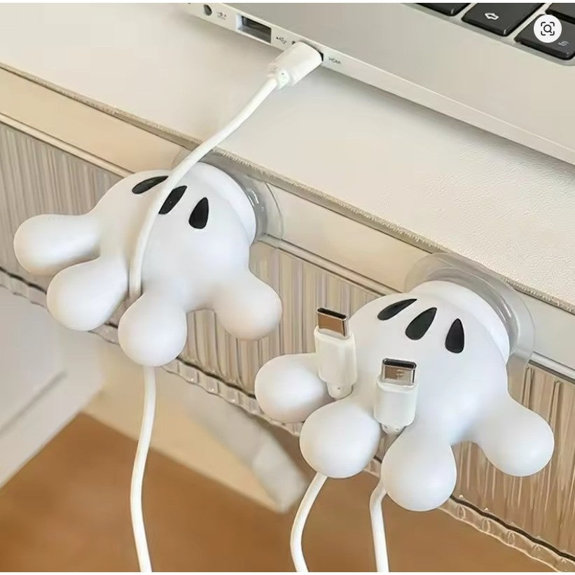 Suport de Baie, Vivimall, Multifunctional, pentru Periute/Cabluri, din PVC, cu Ventuza, Model Manusa Mickey Mouse, 7 x 6.5 cm, Alb - vivimall.ro